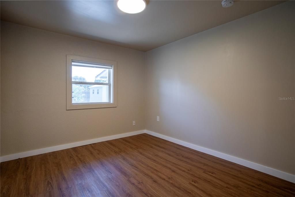 For Sale: $245,000 (2 beds, 1 baths, 1126 Square Feet)