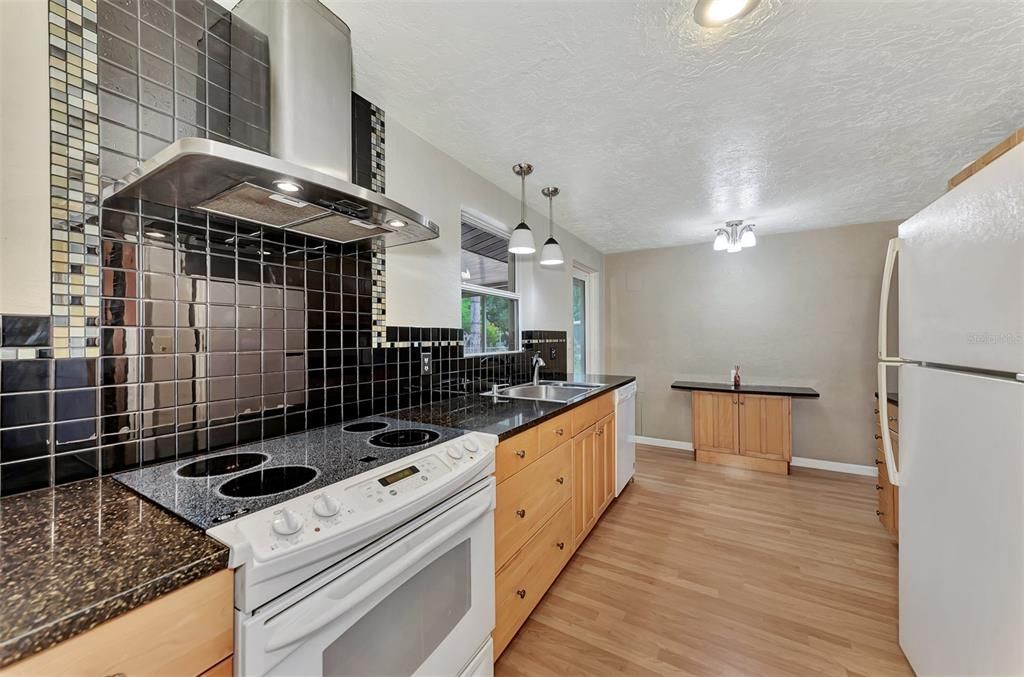 Active With Contract: $319,000 (2 beds, 1 baths, 1334 Square Feet)