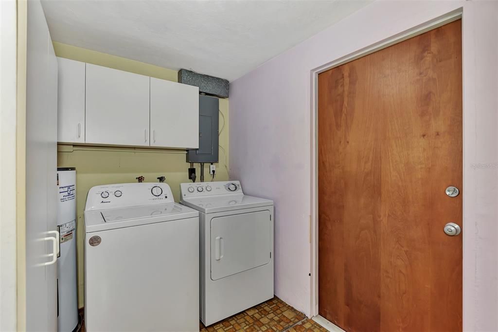 Active With Contract: $319,000 (2 beds, 1 baths, 1334 Square Feet)