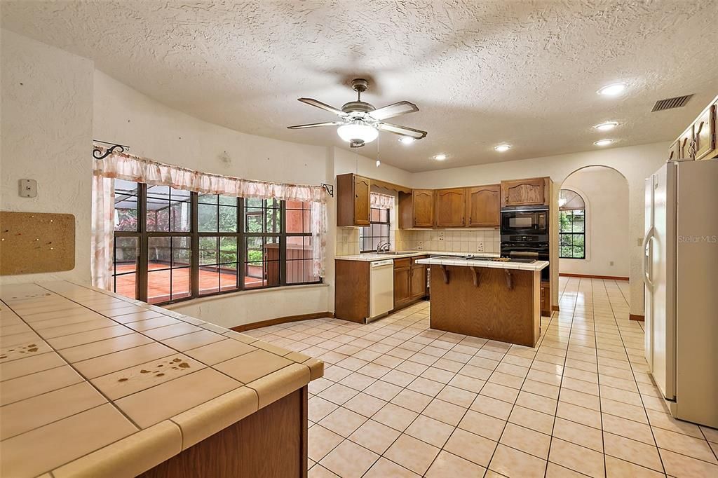 Kitchen w/ Bay Window