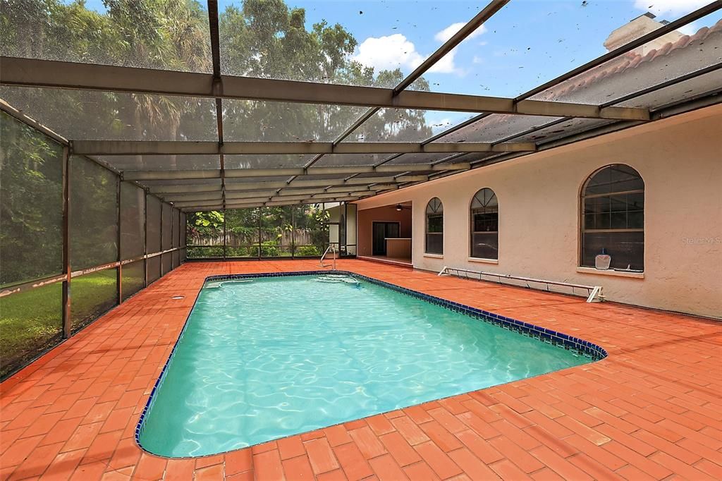 Pool w/outdoor entertainment area