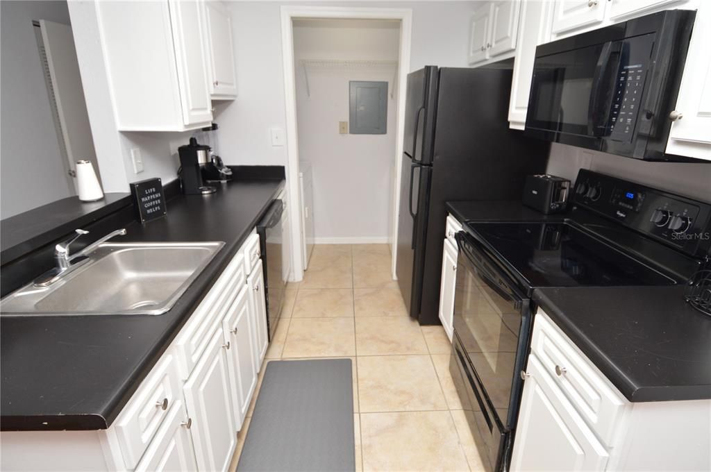 For Rent: $2,200 (2 beds, 2 baths, 1028 Square Feet)