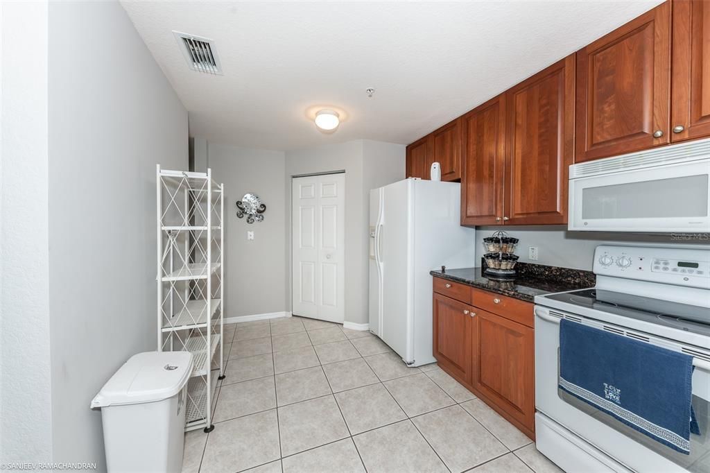 For Rent: $1,950 (2 beds, 2 baths, 1381 Square Feet)