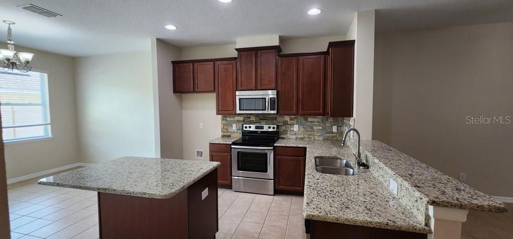 Active With Contract: $409,900 (3 beds, 2 baths, 1480 Square Feet)