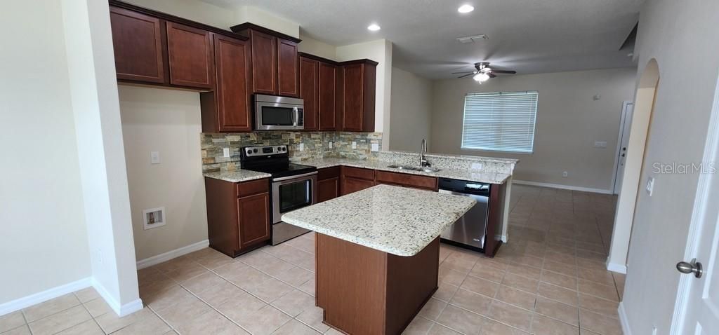 Active With Contract: $409,900 (3 beds, 2 baths, 1480 Square Feet)