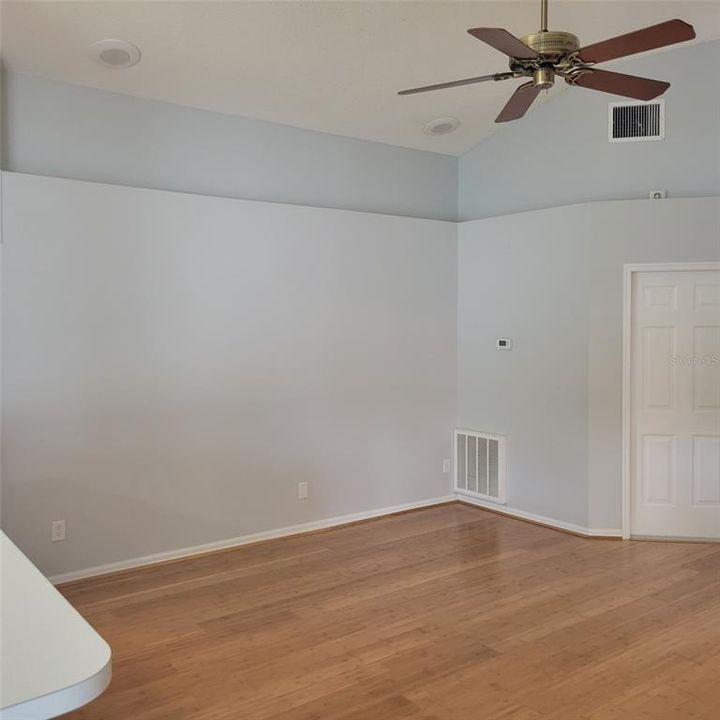 Active With Contract: $339,900 (3 beds, 2 baths, 1284 Square Feet)