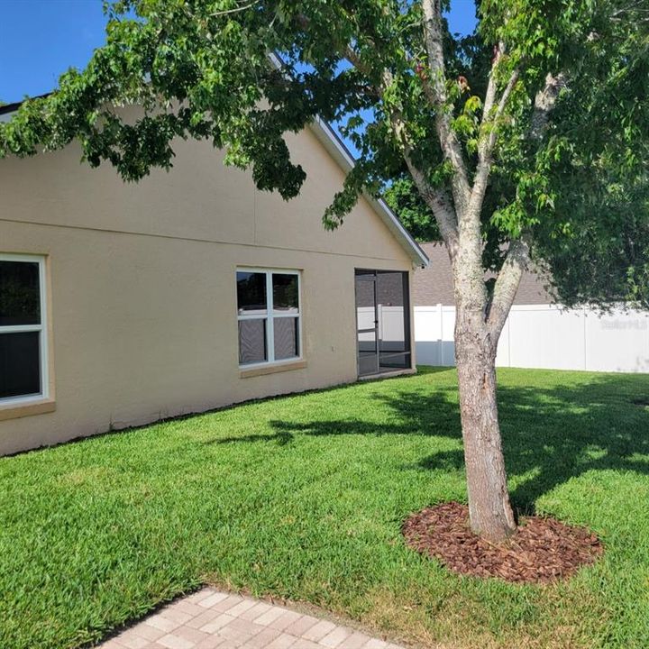 Active With Contract: $339,900 (3 beds, 2 baths, 1284 Square Feet)