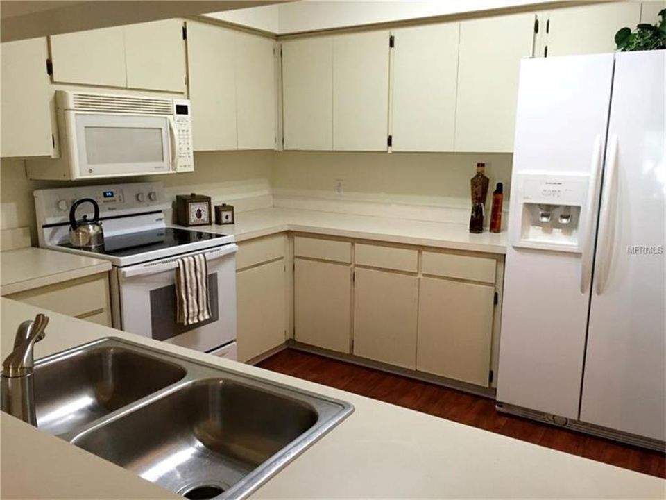 For Rent: $1,800 (2 beds, 2 baths, 935 Square Feet)