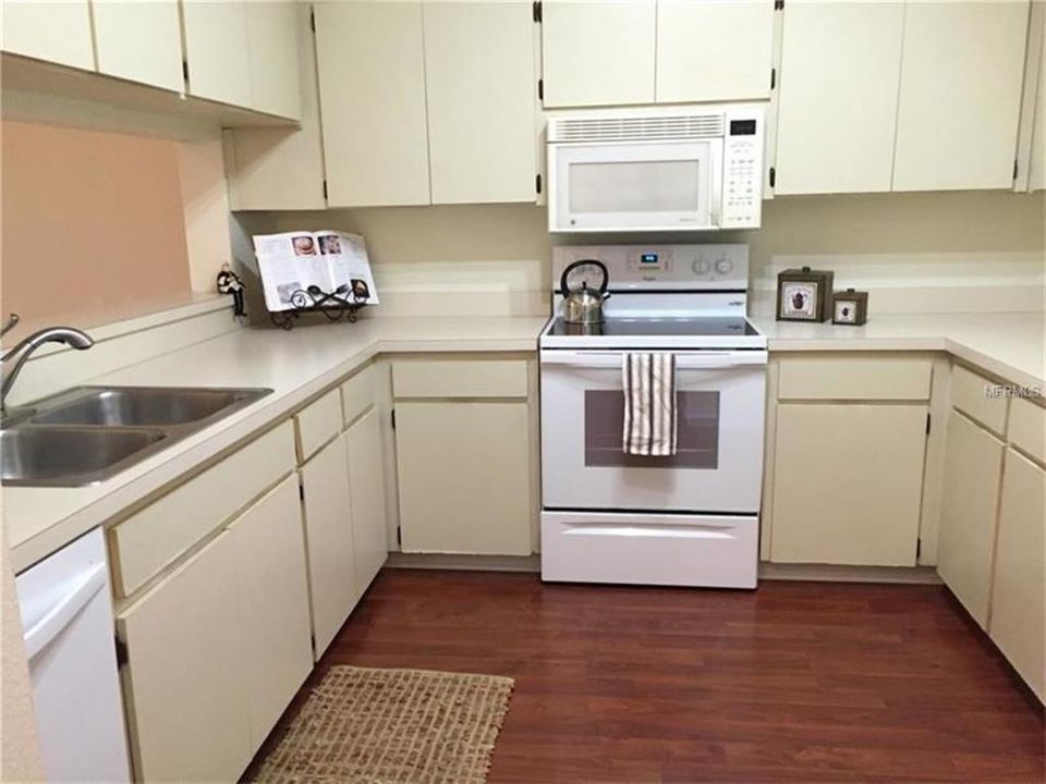 Recently Rented: $1,800 (2 beds, 2 baths, 935 Square Feet)