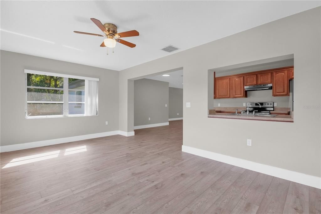 Active With Contract: $329,900 (3 beds, 2 baths, 1561 Square Feet)