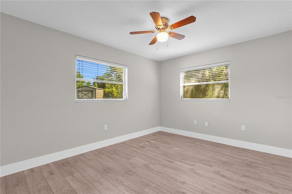 Active With Contract: $329,900 (3 beds, 2 baths, 1561 Square Feet)