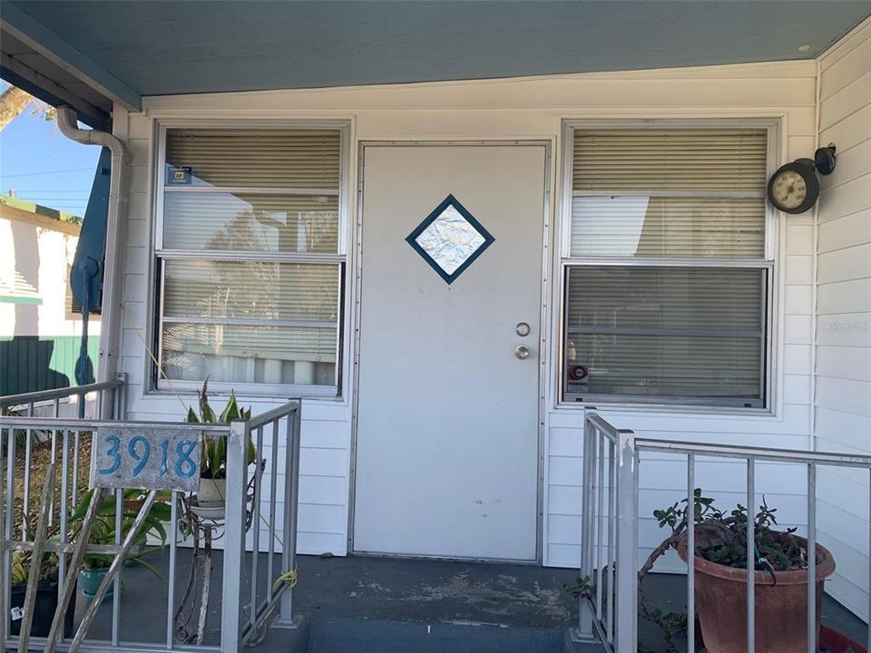 Active With Contract: $69,900 (2 beds, 1 baths, 888 Square Feet)