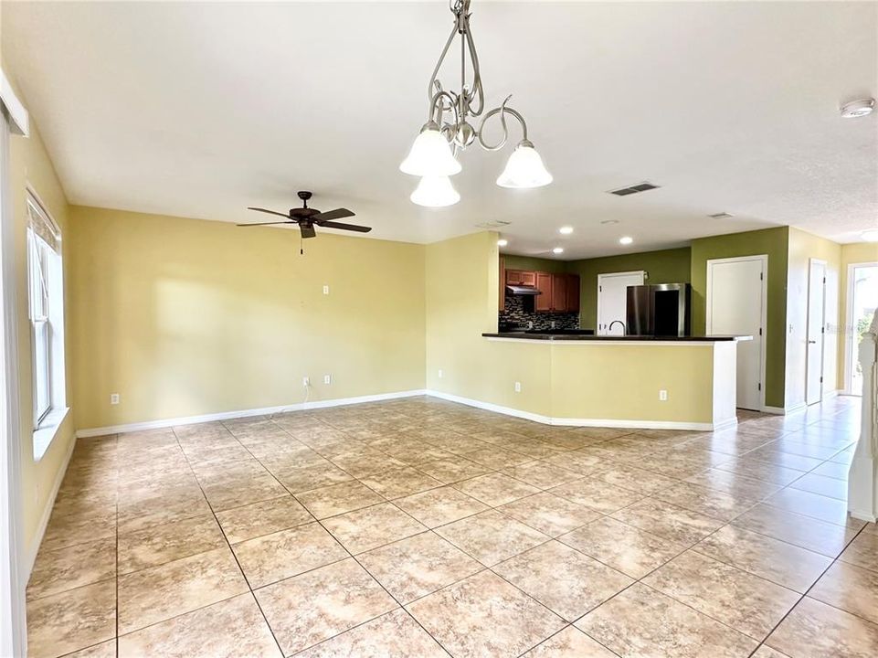 Active With Contract: $1,850 (2 beds, 2 baths, 1386 Square Feet)