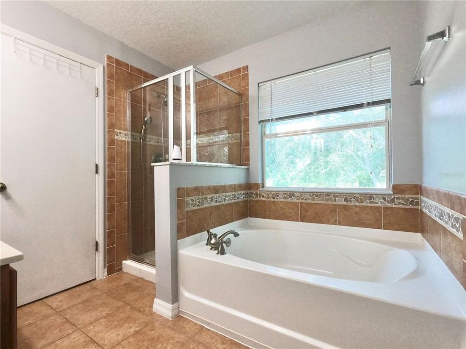 For Rent: $1,950 (2 beds, 2 baths, 1386 Square Feet)