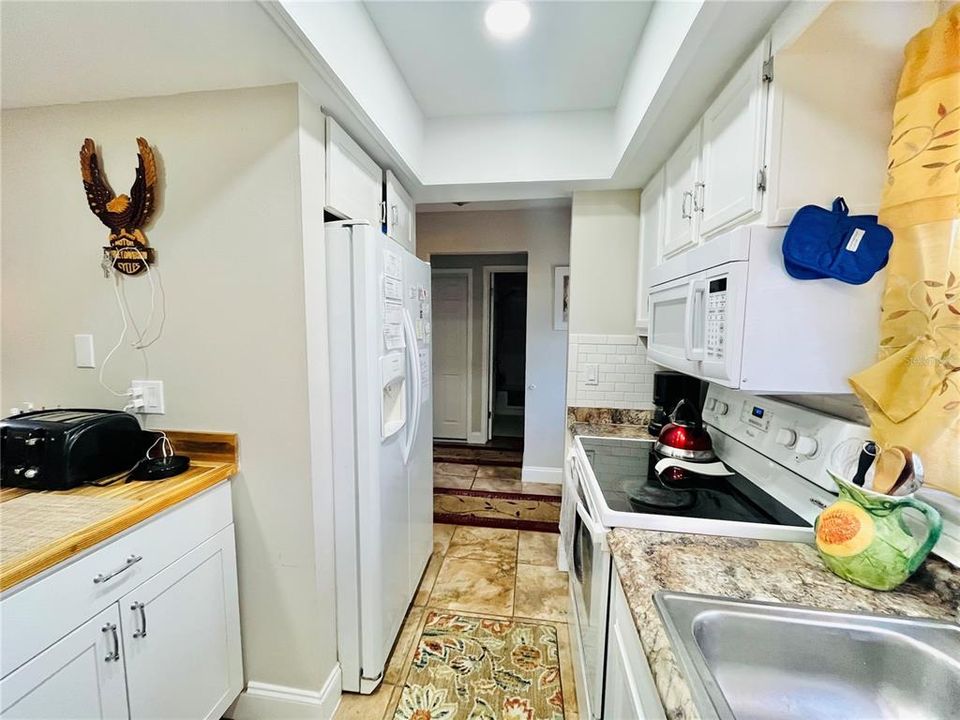 For Sale: $299,900 (2 beds, 1 baths, 944 Square Feet)