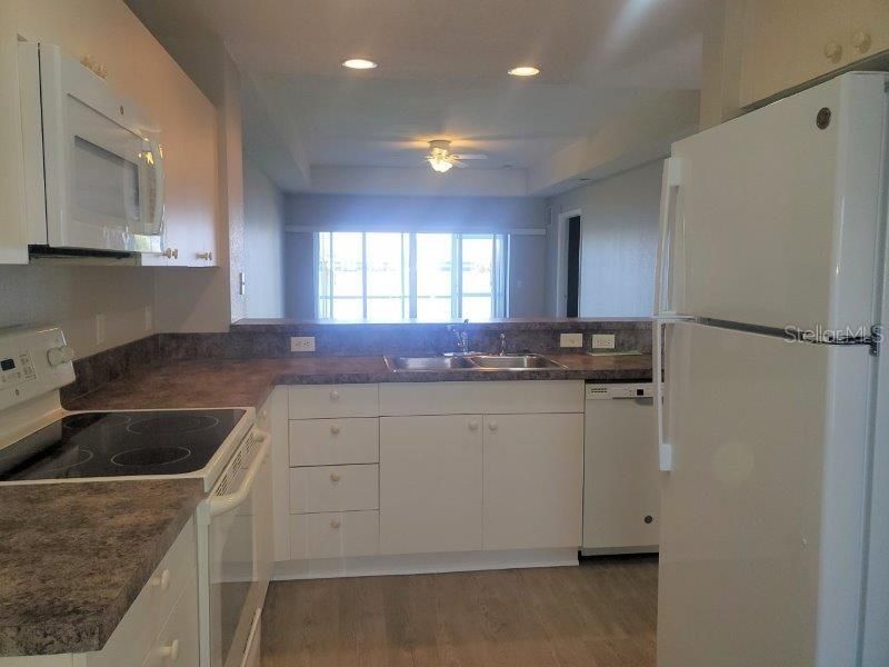 For Rent: $1,700 (2 beds, 2 baths, 1250 Square Feet)