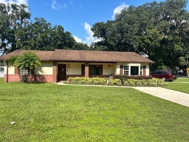 WELL MAINTAINED 3/2 SPLIT PLAN FENCED YARD