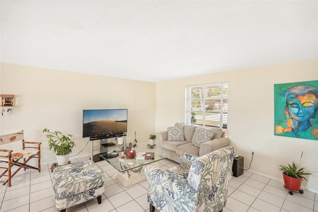 Active With Contract: $229,900 (3 beds, 2 baths, 1041 Square Feet)