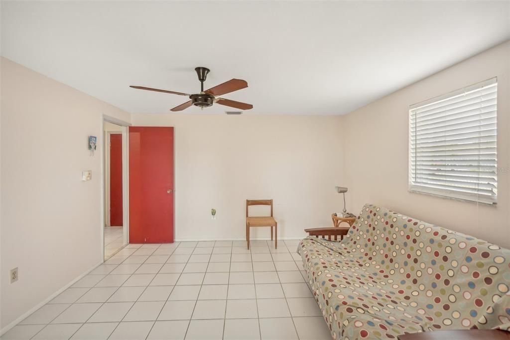 Active With Contract: $229,900 (3 beds, 2 baths, 1041 Square Feet)