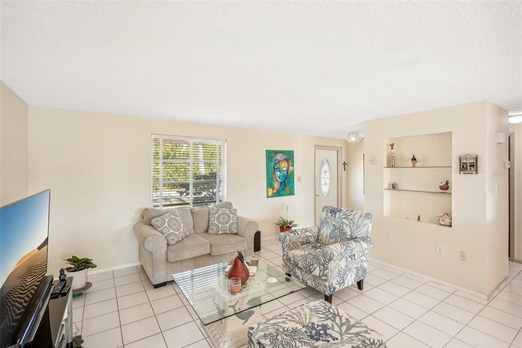 Active With Contract: $229,900 (3 beds, 2 baths, 1041 Square Feet)