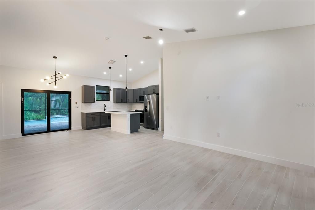 Active With Contract: $478,500 (4 beds, 2 baths, 1658 Square Feet)