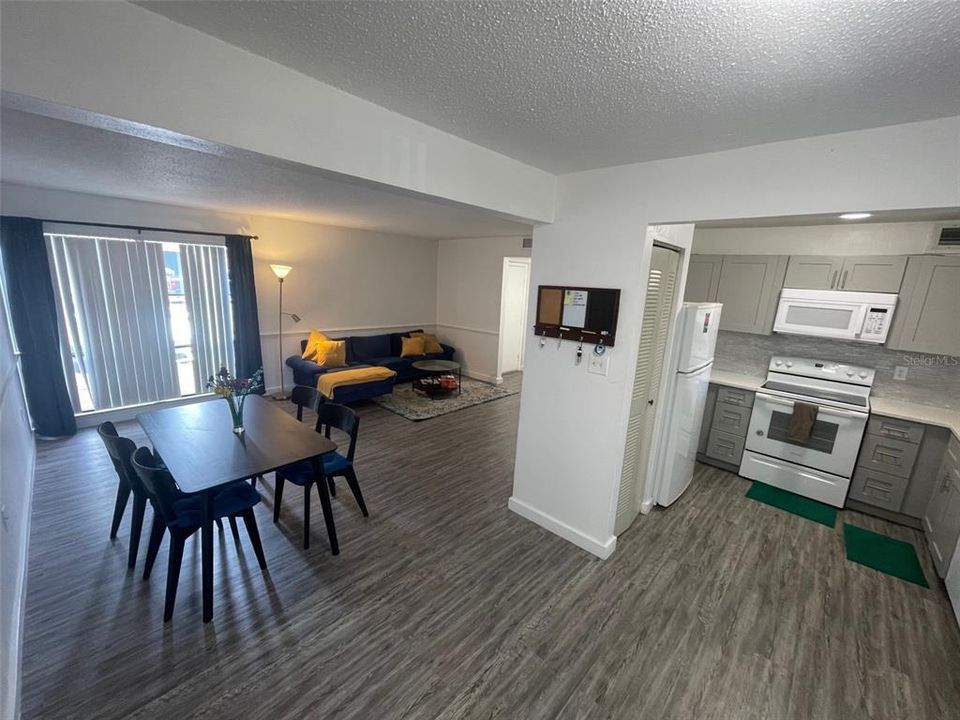 Active With Contract: $108,900 (2 beds, 2 baths, 1226 Square Feet)