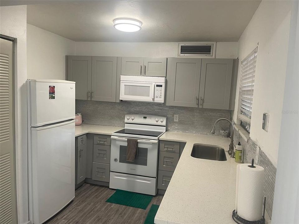 Active With Contract: $108,900 (2 beds, 2 baths, 1226 Square Feet)