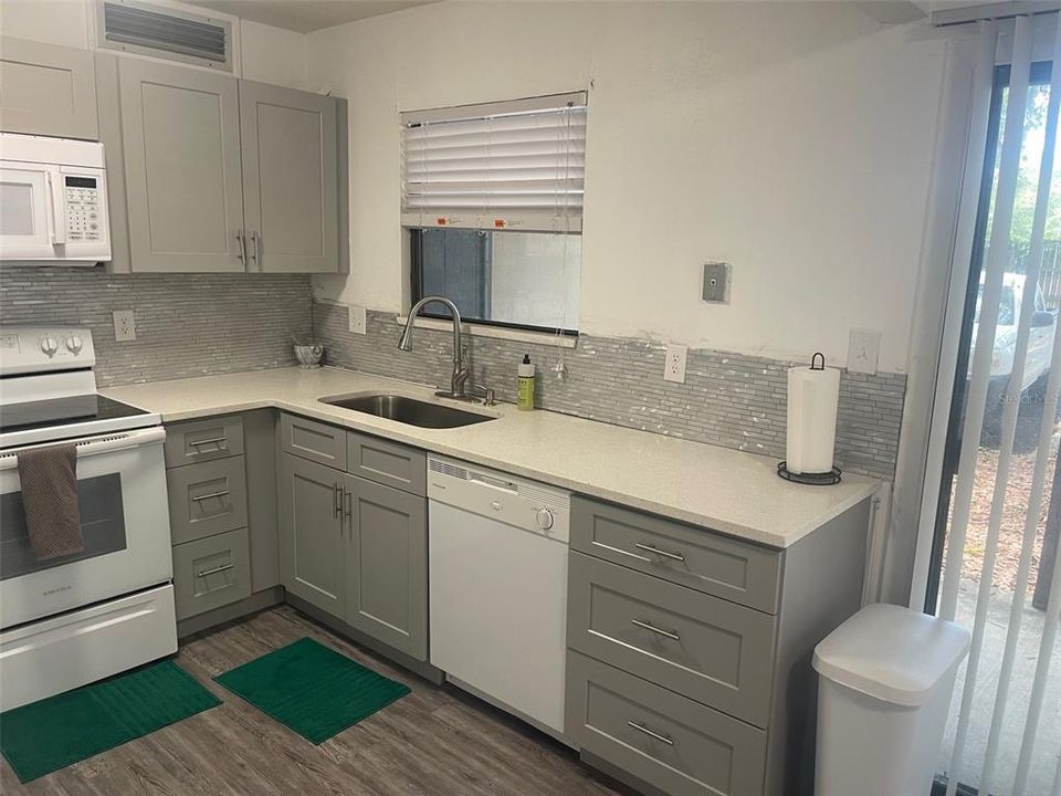 Active With Contract: $108,900 (2 beds, 2 baths, 1226 Square Feet)