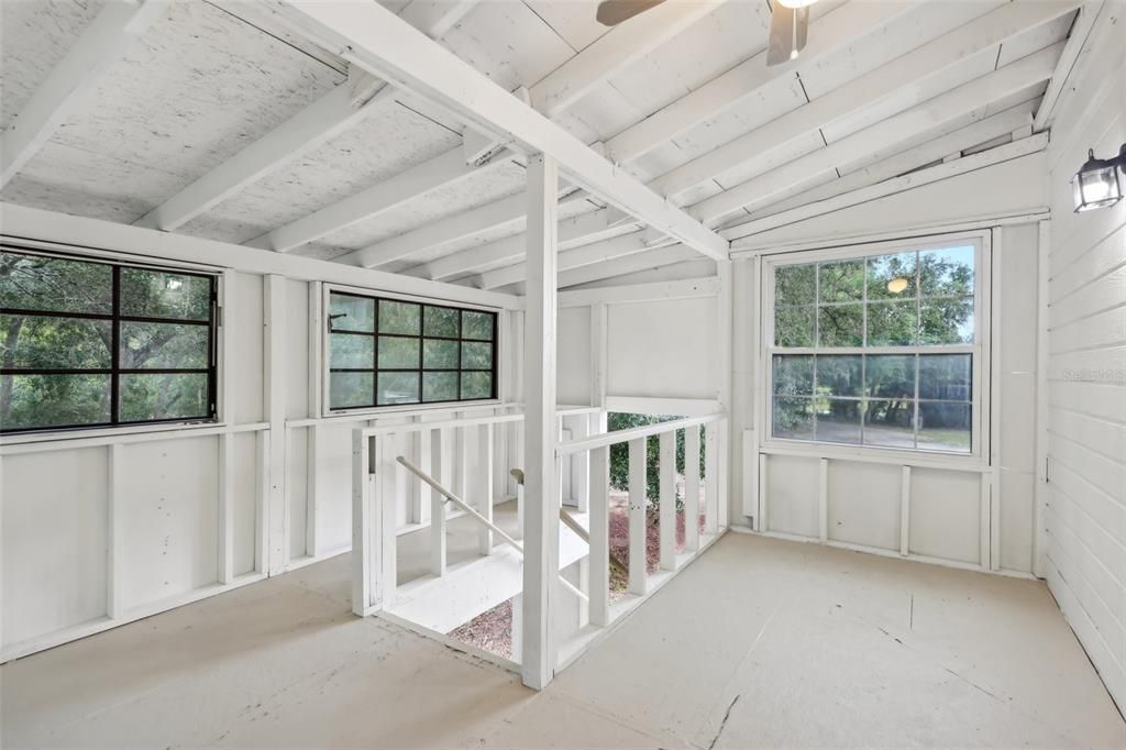 Upstairs porch for 2nd floor apartment