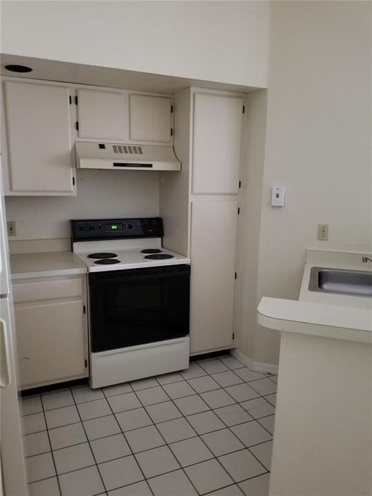 For Rent: $1,350 (1 beds, 1 baths, 735 Square Feet)