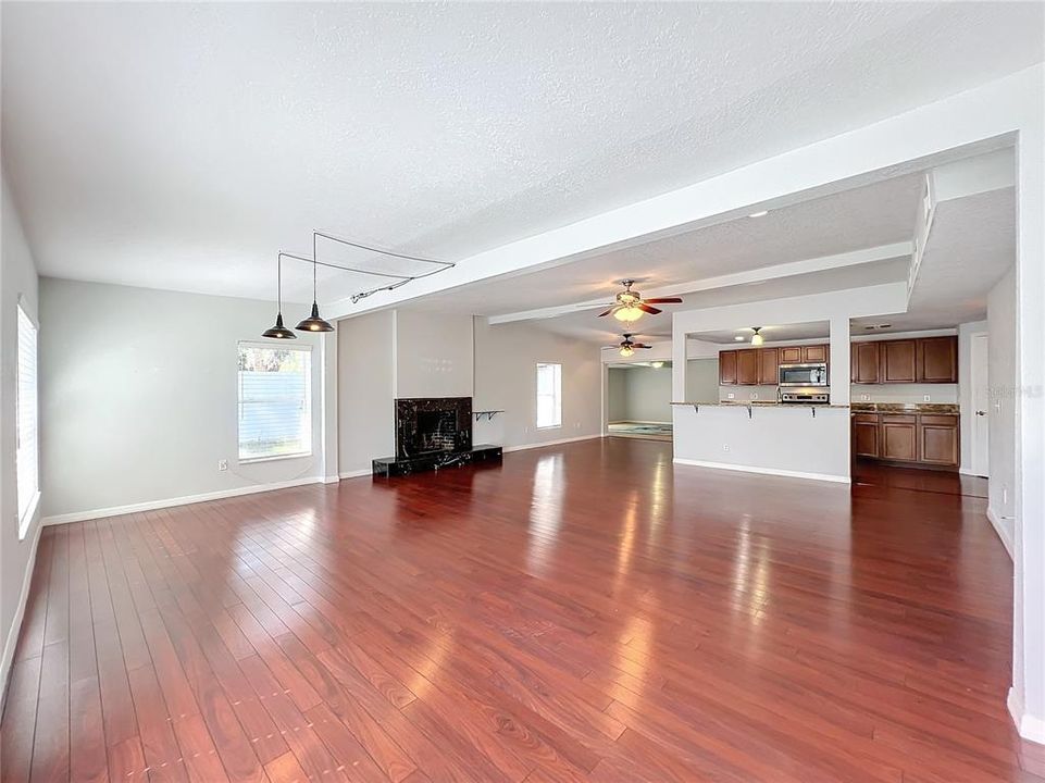 Kitchen family room combo