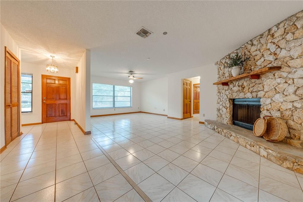 For Sale: $449,900 (3 beds, 2 baths, 1807 Square Feet)