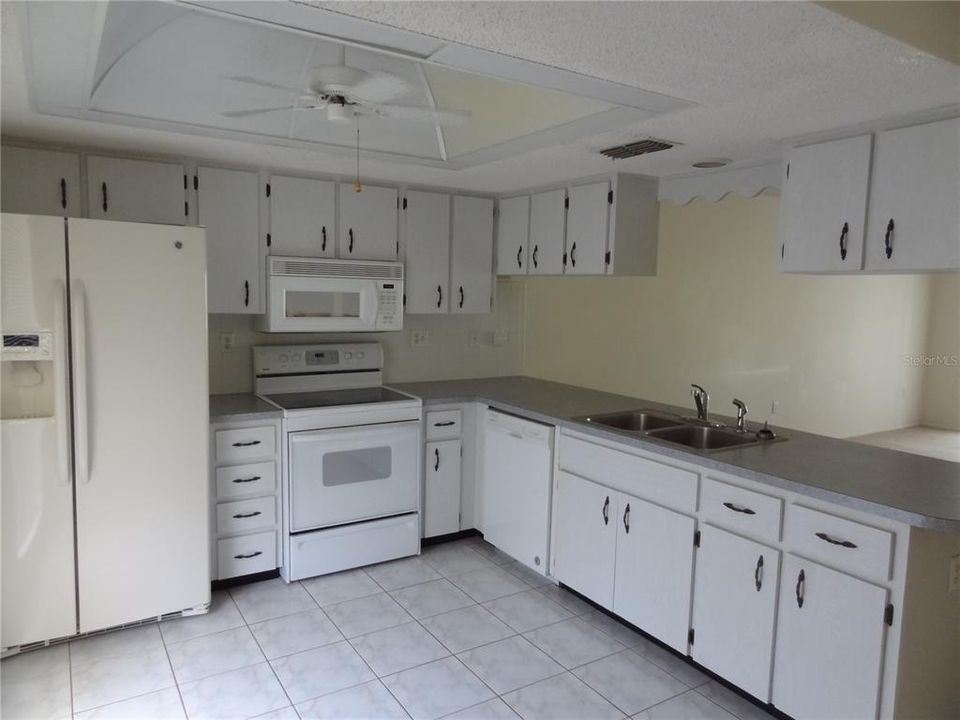 For Sale: $149,900 (2 beds, 2 baths, 1029 Square Feet)