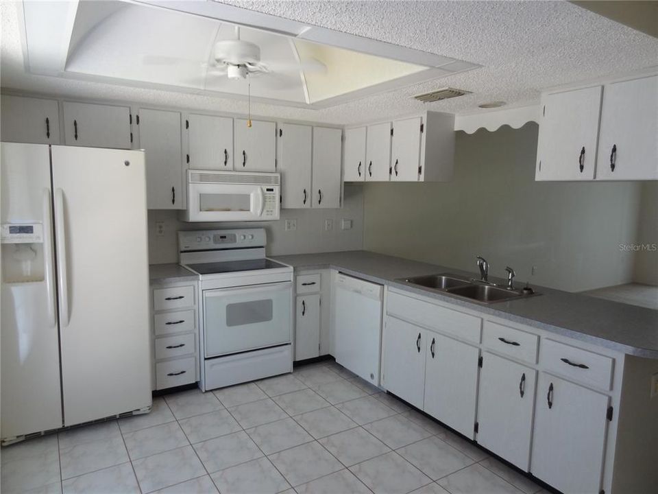 For Sale: $149,900 (2 beds, 2 baths, 1029 Square Feet)