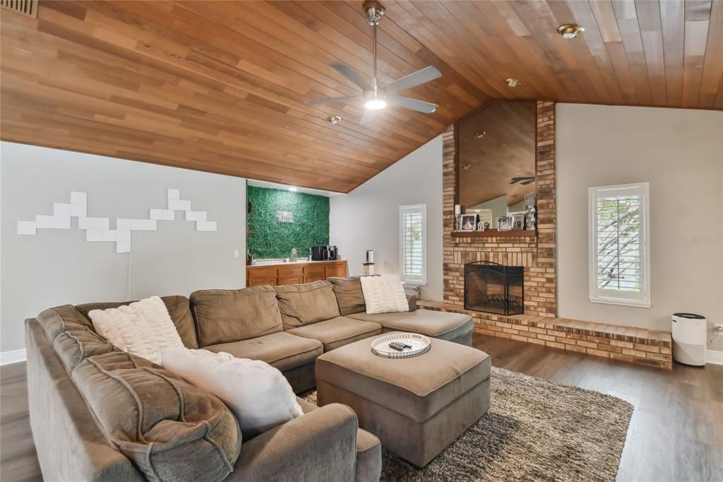 Active With Contract: $950,000 (4 beds, 3 baths, 3384 Square Feet)