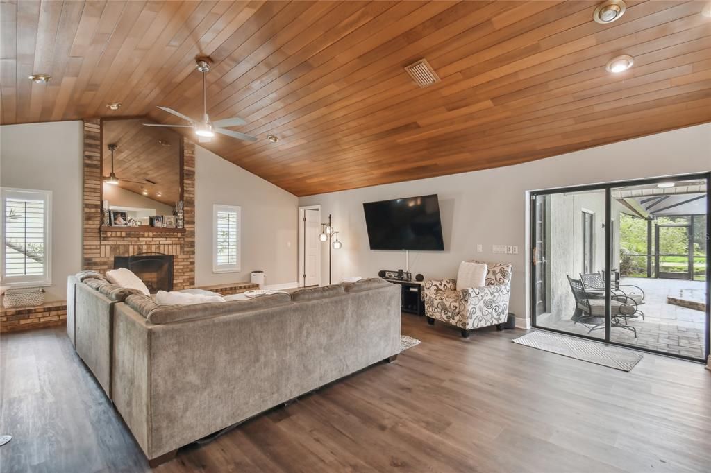 Active With Contract: $950,000 (4 beds, 3 baths, 3384 Square Feet)