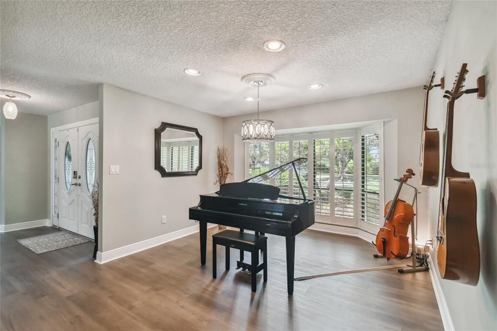 Active With Contract: $950,000 (4 beds, 3 baths, 3384 Square Feet)