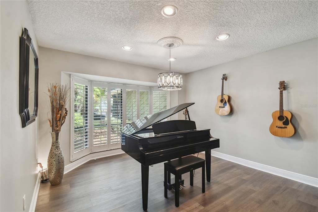 Active With Contract: $950,000 (4 beds, 3 baths, 3384 Square Feet)