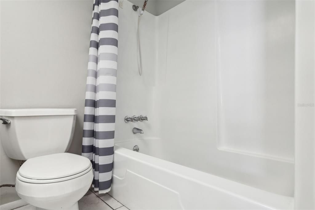 Active With Contract: $139,000 (1 beds, 1 baths, 814 Square Feet)