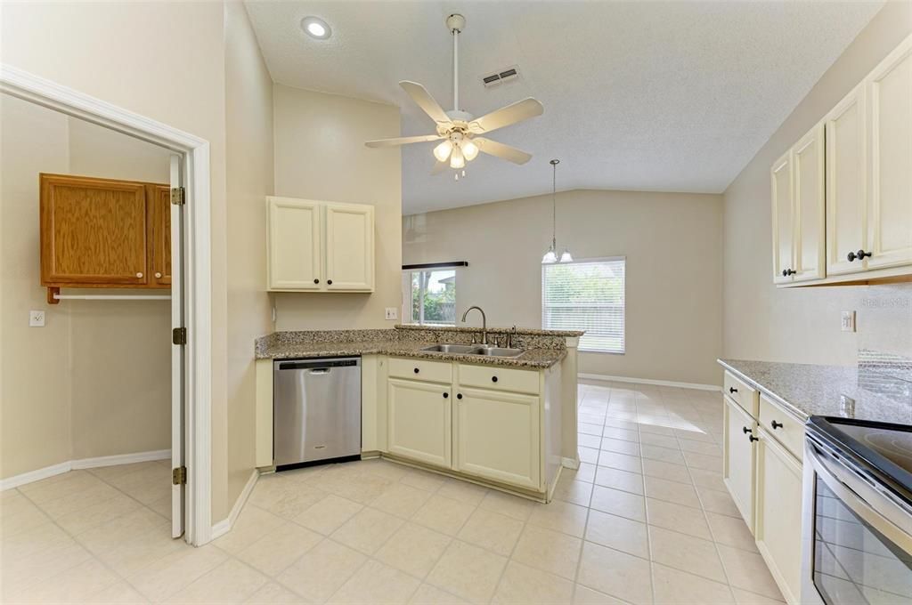 Active With Contract: $2,800 (3 beds, 2 baths, 1386 Square Feet)