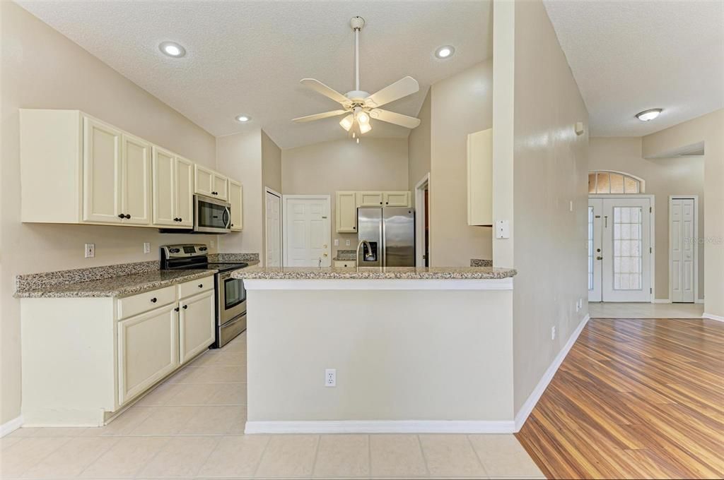 Active With Contract: $2,800 (3 beds, 2 baths, 1386 Square Feet)