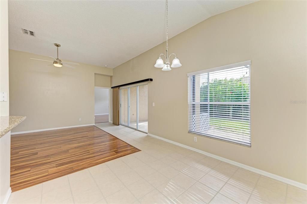 Active With Contract: $2,800 (3 beds, 2 baths, 1386 Square Feet)