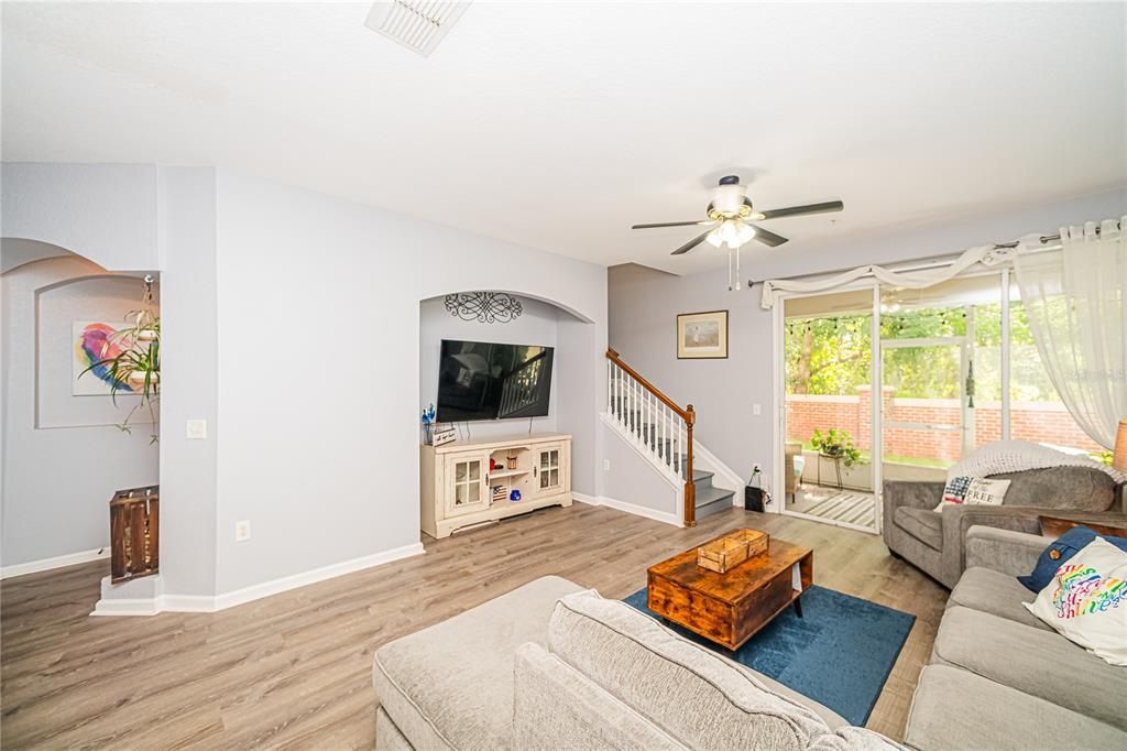 For Sale: $389,900 (3 beds, 2 baths, 1708 Square Feet)