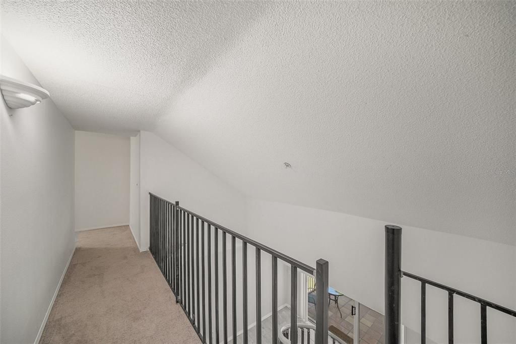 For Sale: $225,000 (1 beds, 1 baths, 887 Square Feet)