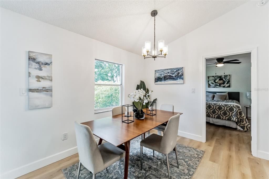 Active With Contract: $354,990 (3 beds, 2 baths, 1189 Square Feet)