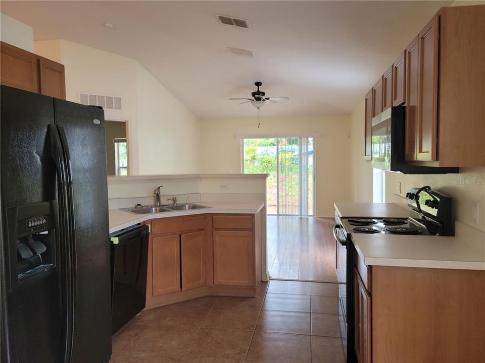 For Rent: $1,950 (3 beds, 2 baths, 1442 Square Feet)