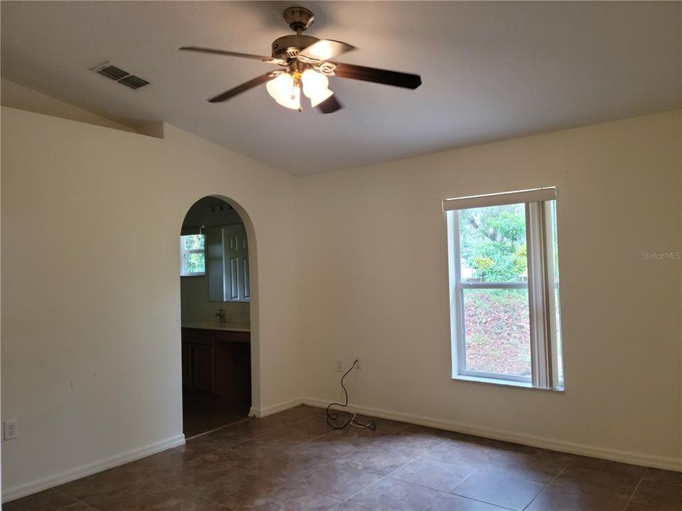 For Rent: $1,950 (3 beds, 2 baths, 1442 Square Feet)