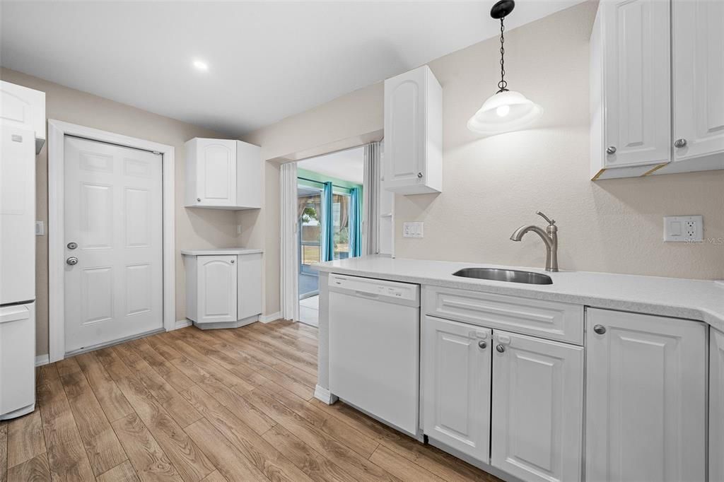 Active With Contract: $259,900 (3 beds, 2 baths, 1168 Square Feet)