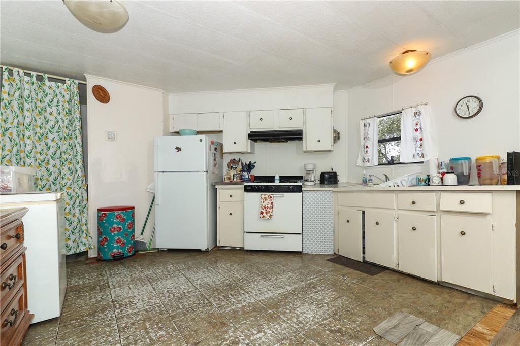 For Sale: $80,000 (2 beds, 2 baths, 1014 Square Feet)