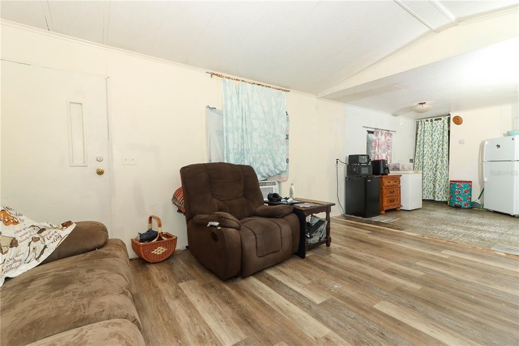 For Sale: $80,000 (2 beds, 2 baths, 1014 Square Feet)